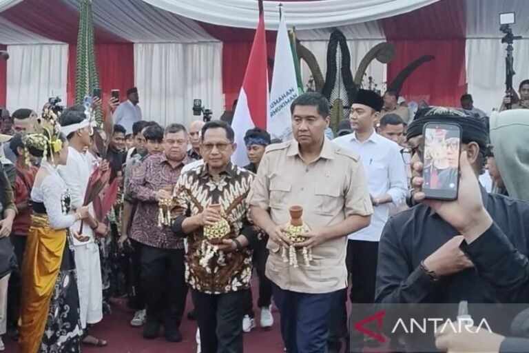 Ribuan Genteng dari Purwakarta Meluncur ke Seluruh Indonesia, Dua Menteri Ikut Melepas